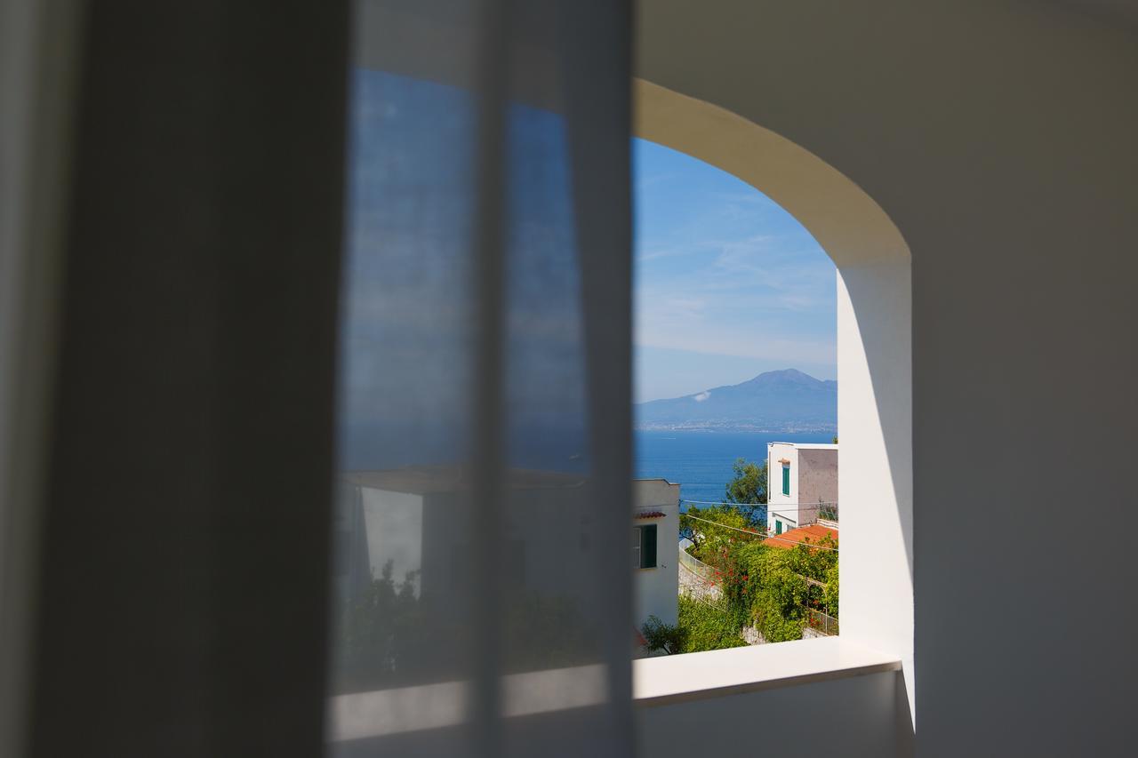 Camera Matrimoniale Deluxe con Balcone e Vista Mare